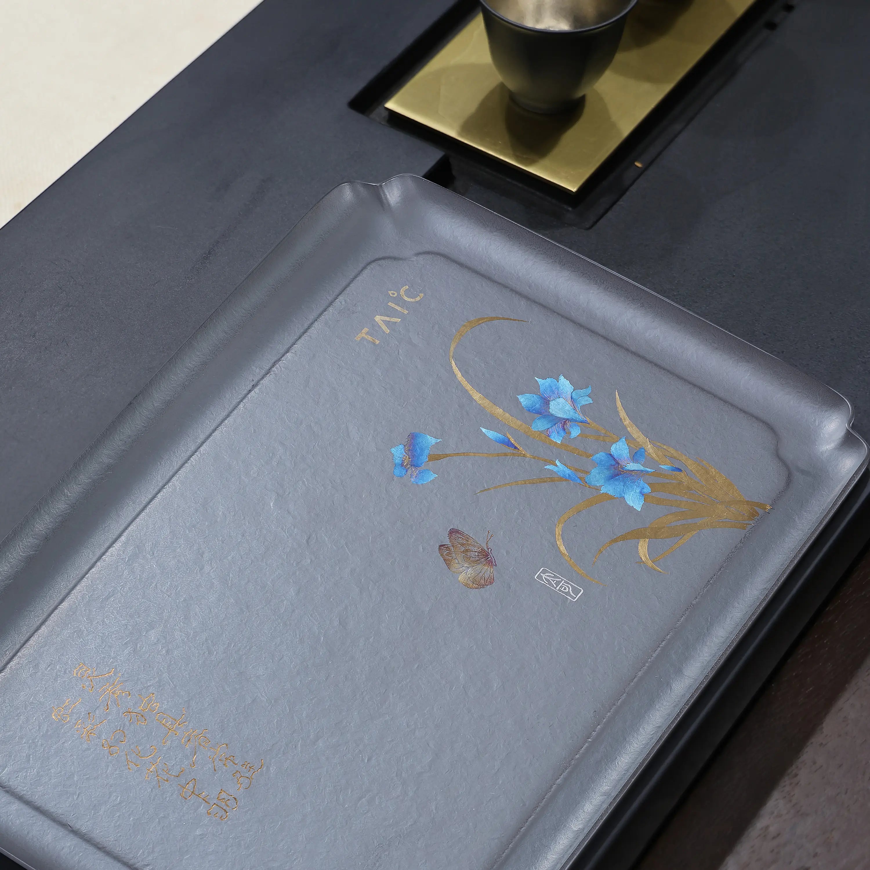TITANIUM ARTISTRY TRAY