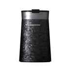 Кофейная кружка BlackInTi из чистого титана — чёрная кружка со съёмным кожаным ремешком, студийный снимок