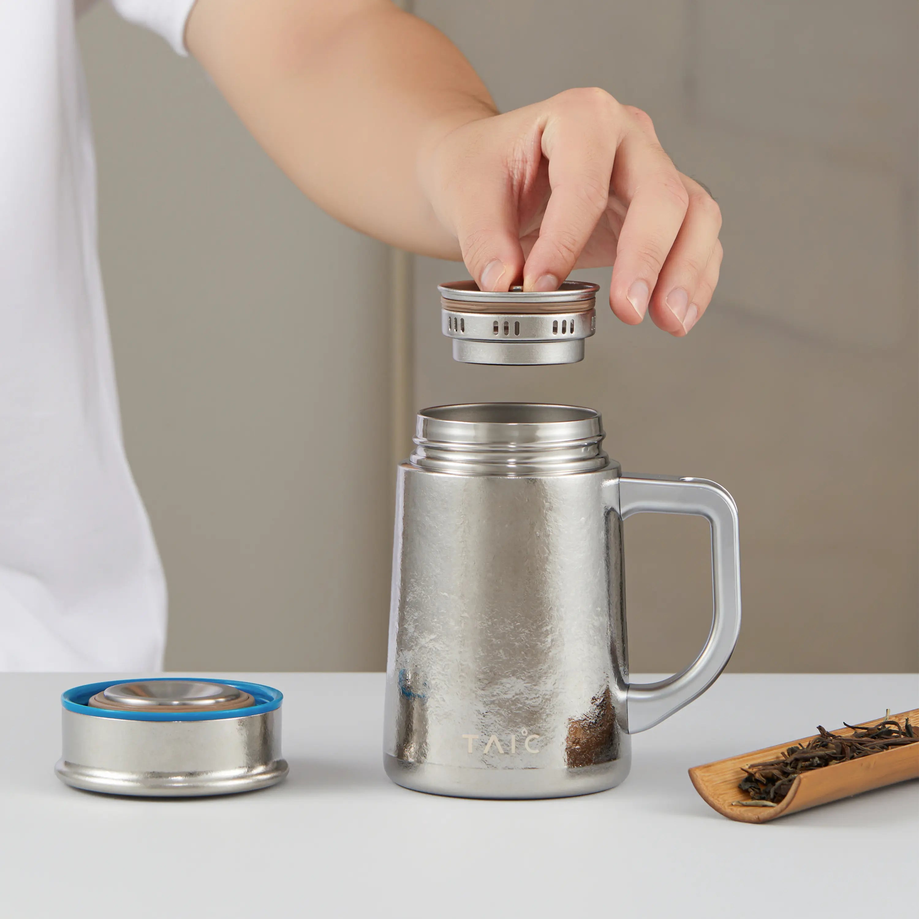 Pure titanium office mug 450mL with hand lifting micro-mesh infuser, lid and loose-leaf tea alongside