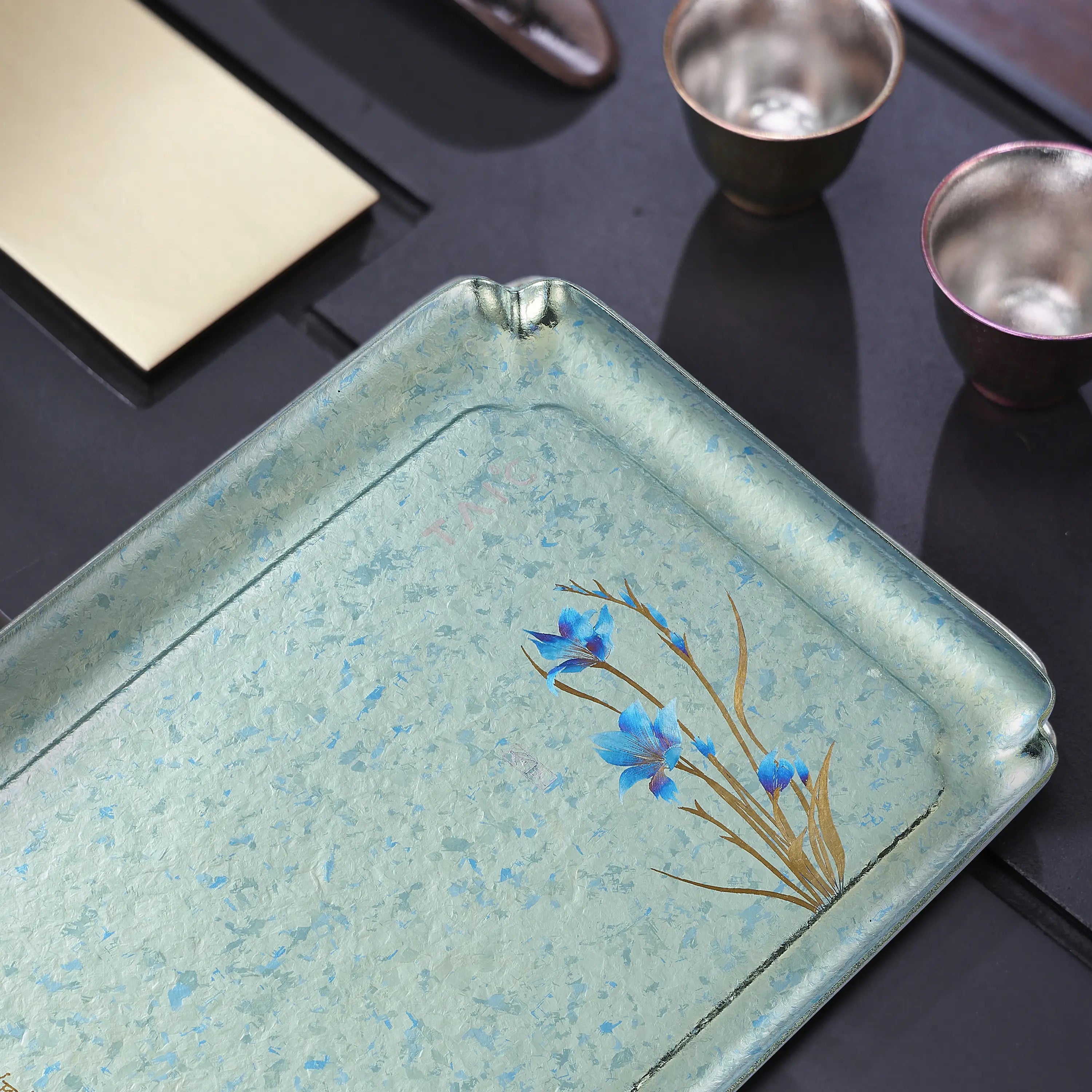 TITANIUM ARTISTRY TRAY